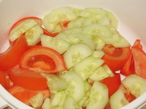 помидоры и огурцы для Греческого салата
